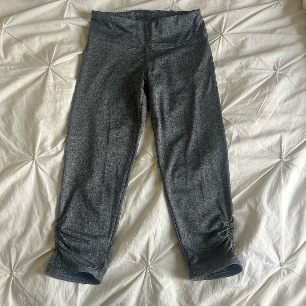 Ardene Move Basic Collection Gray Capri Leggings XS